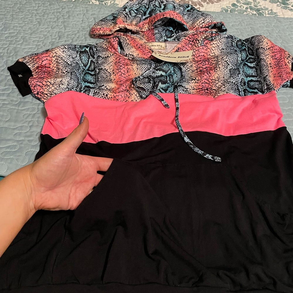 😍Southern Stitch Snake Print hoodie shirt!😍